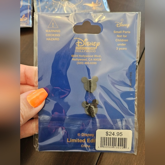 Disney Hollywood Studio Ghirardelli Alladin Live Magic Action Lamp Pin LE30… - Picture 2 of 3